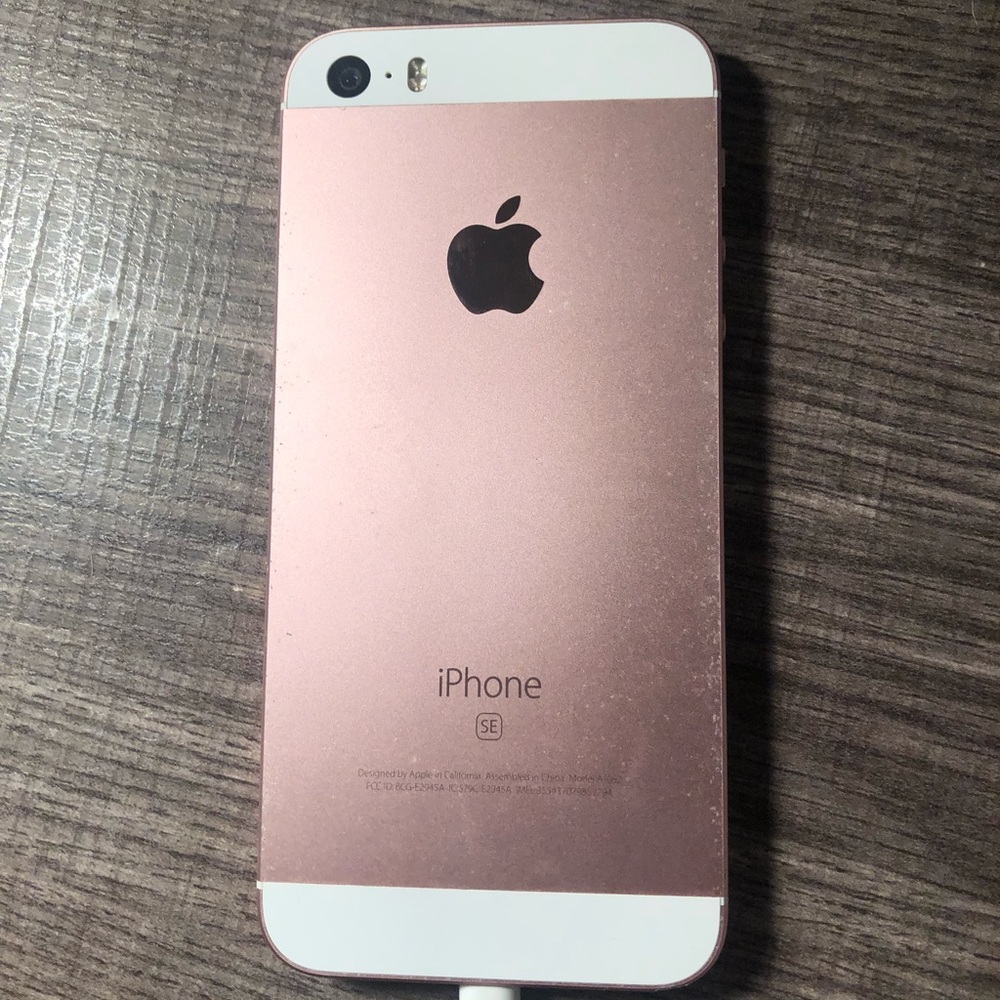UNLOCKED IPHONE SE rose gold